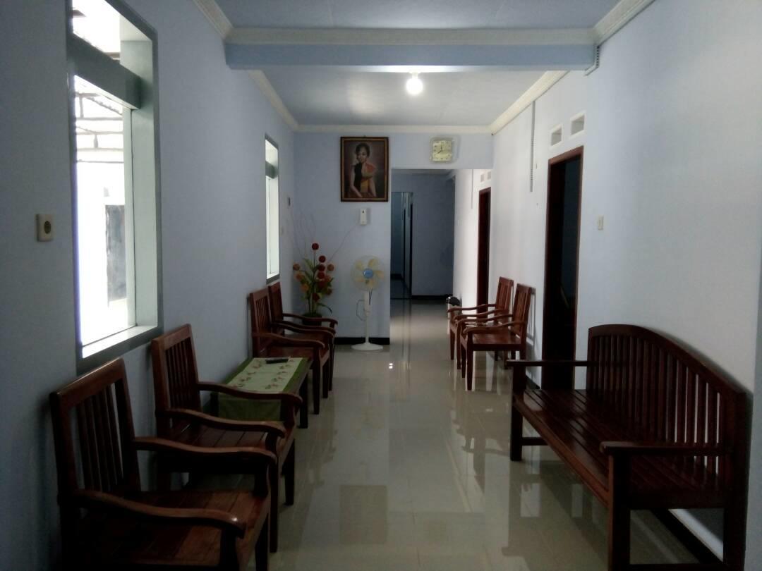 Rembulan Guest House Jombang 外观 照片